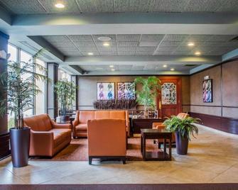 Clarion Hotel & Suites Riverfront - Oswego - Lobby