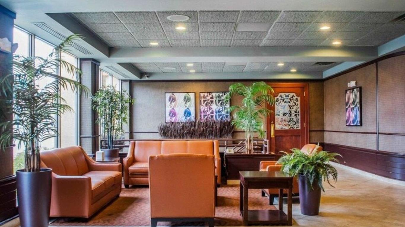Clarion Hotel & Suites Riverfront