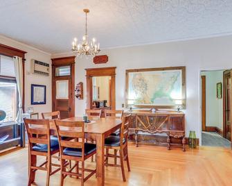 Historic Tiffin Home about Half Mi to University! - Tiffin - Essbereich