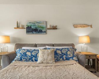 Oceanfront Suite - Top Floor - Sleeps 4 - Pool and Sauna - Lincoln City - Stue