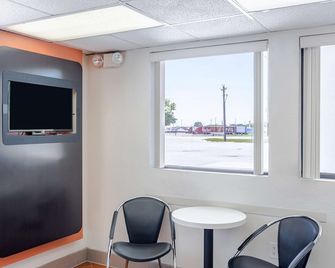 Motel 6-Council Bluffs, Ia - Omaha East - Council Bluffs - Lobby