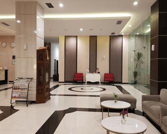 Novena Hotel Watampone - Watampone - Lobby
