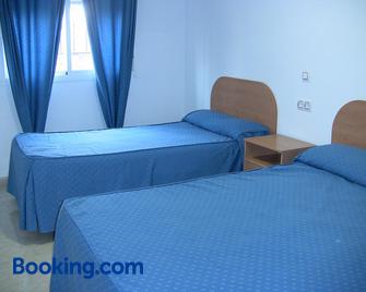 Apartahotel Los Hermanos - Ocaña - Schlafzimmer