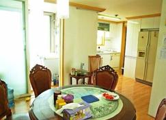 Ilsan Spacious Apartment / 2 bedroom available. - Goyang - Dining room