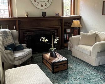 Mill Stone - Mt Penn Lodging - Reading - Olohuone