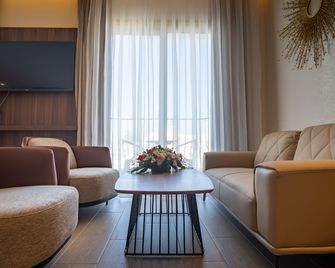 Leonardo Boutique Hotel Larnaca - Lárnaca - Sala de estar