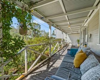 Estuary cottage, tranquil for that much needed get away. - Falcon - Balcony