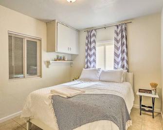 Kingsburg Home w/ Patio ~ 22 Mi to Fresno! - Kingsburg - Bedroom
