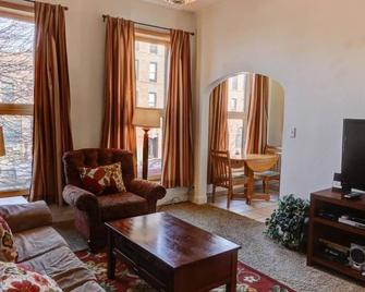 Unique home w/vintage features & great location - Historic Overlook on Main Street! - Bozeman - Living room