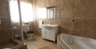 Loerie Lodge Guest Houses - Phalaborwa - Bathroom