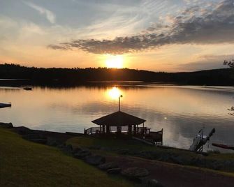 Spacious Catskills Home with Covered Hot Tub - Monticello