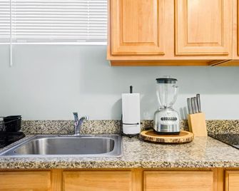 Convenient & Cozy Nyc Apartment 2 Bedrooms + Free Parking + Near Lga - קווינס - מטבח