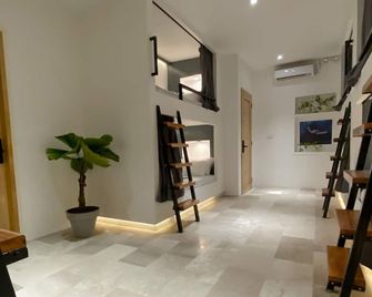 Wild Monkeys Hostel - Moalboal - Stairs