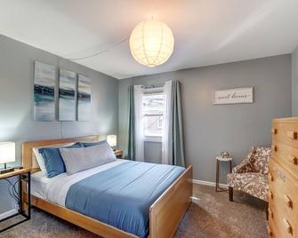 Newly Renovated, 1 block from BGSU, spacious and comfortable - Bowling Green - Habitación