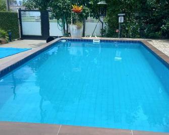 House with pool in Matinhos House accommodates up to 15 people. Super cozy. - Matinhos - Pool