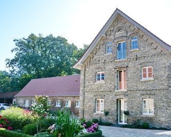 Close to town in the countryside with best rating - Münster - Building