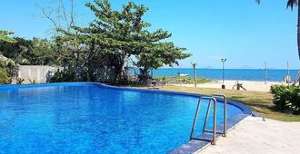 Luwansa Beach Resort - Labuan Bajo - Pool