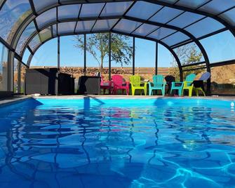 Villa facing the sea with heated and covered swimming pool - Henvic - Piscina