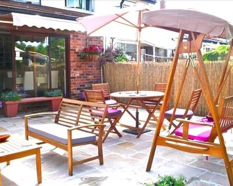 Acorn Guest House in Hull - Hull - Patio