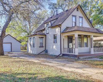 3 Mi to Golf - Beatrice Vacation Home! - Beatrice - Budova