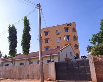 Comfortable Bet Sitter w/ Wi-Fi + free Parking - Kilifi - Building