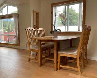 The Blue Roof Cottage - Crowsnest Pass - Essbereich