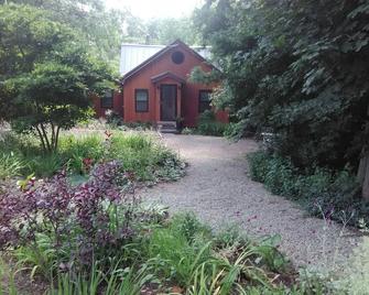 Relaxing Cottage on the Woods! - Newton - Outdoors view