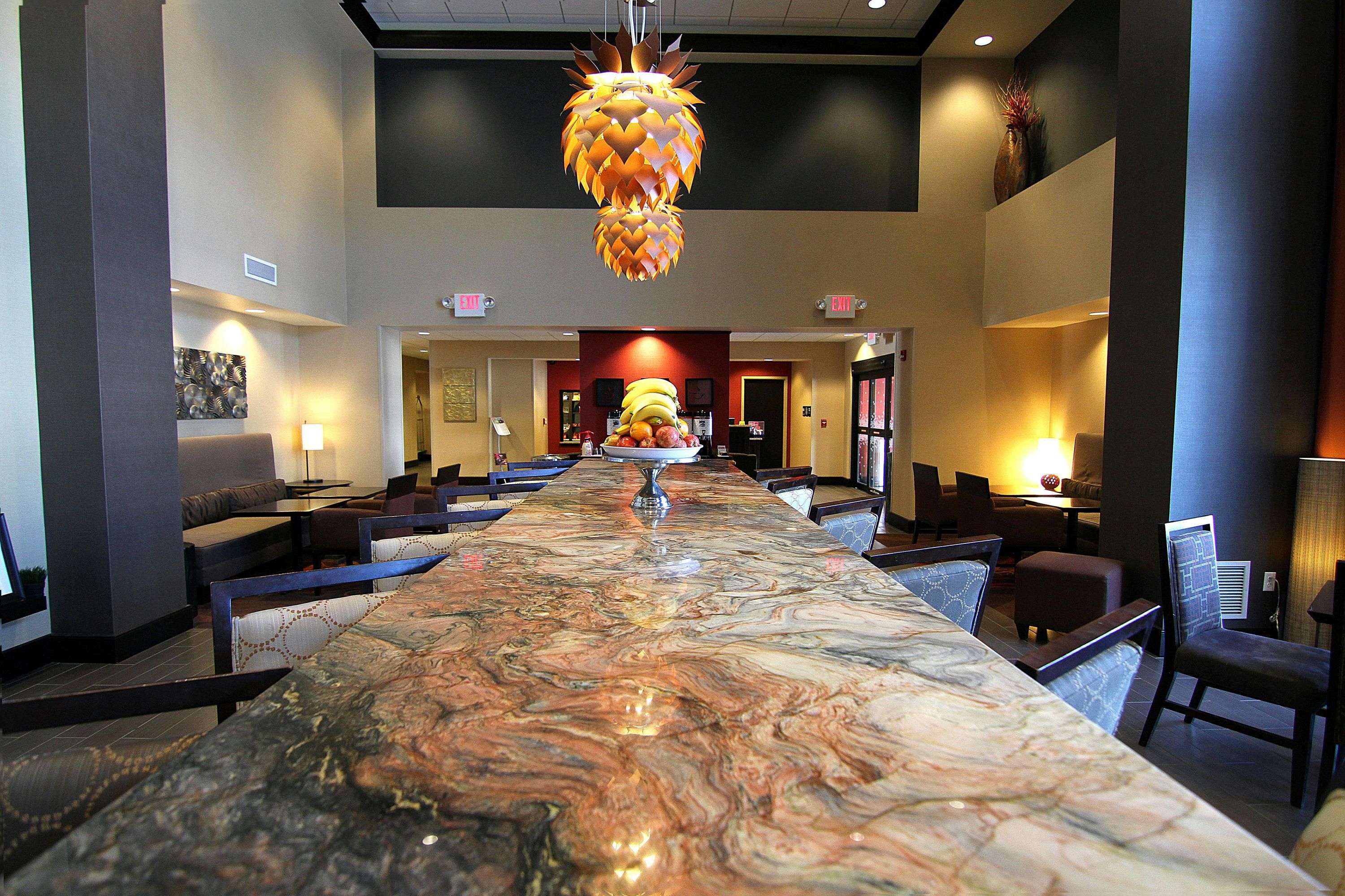 Hampton Inn & Suites Grand Forks - Grand Forks - Lobby