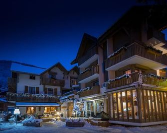 Logis Hotel Gai Soleil - Samoëns - Budova