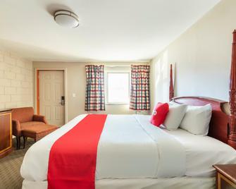 OYO Hotel Malden Ma Broadway - Malden - Спальня