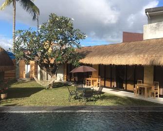 California Beach Villa3 - Calamba - Patio