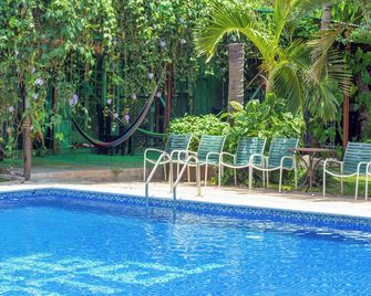 Hotel Rancho Argueta - San Luis Talpa - Piscina