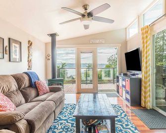 Wolf Beach Cottage by AvantStay Harbor Views - Langley - Sala de estar