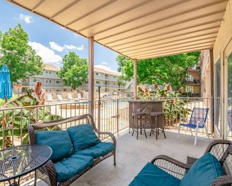 Poolside Paradise!! Waterwheel Condo 2 Pools/4 Hot Tubs/Guadalupe River - New Braunfels - Balcony