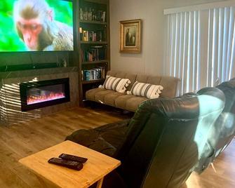 The Lodge @ Homeaway Ranch - Boerne - Living room