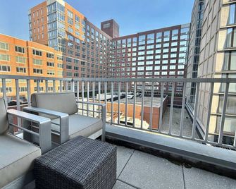 Prince Loft By Stayhaus | 2br Nolita Elevator Loft - New York - Balcony