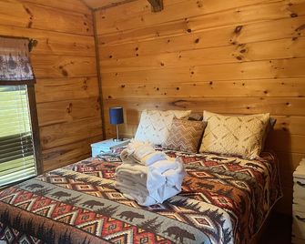 Cabin on Gold Mine Hill - Hendersonville - Bedroom