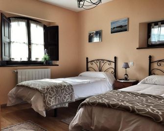 Trisileja en Puente Romano - Santillana del Mar - Bedroom