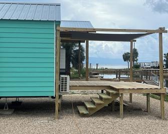 Waterfront & 4 minutes from the Gulf of Mexico - Perry - Patio