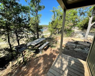 Reflection Cabin on Lake Godstone - Jacksboro - Balcony
