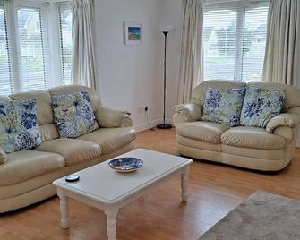 Moore Bay Holiday Homes No 18A by Trident Holiday Homes - Kilkee - Salon