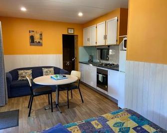 Beachcomber Caravan Park - Mallacoota - Kitchen