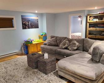 4bed/2bath/Jacuzzi Family Lakeside Cottage - Wentworth-Nord - Sala de estar