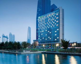 Holiday Inn Incheon Songdo By IHG - Incheon - Building