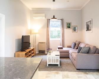 Quartz Cottage Geelong - Geelong - Living room