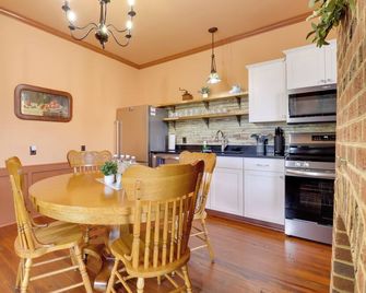 Walk to Downtown: Historic Home in Edenton’s Heart - Edenton - Jídelna