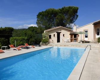 \'Bel Esteou\', beautiful villa in Crestet on 1700 m2, Ventoux view and medieval village - Crestet - Piscina