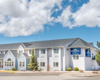 Microtel Inn & Suites by Wyndham Raton - Raton - Building