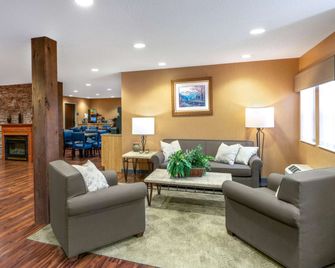 Microtel Inn & Suites by Wyndham Raton - Raton - Wohnzimmer