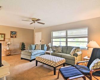 Snowbird Sanctuary with Covered Patio in Bradenton - Bradenton - Soggiorno